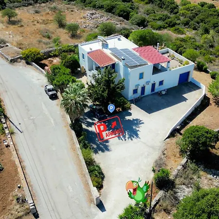 Holiday home Parrot Fratsia