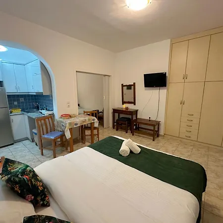 Holiday home Parrot Fratsia